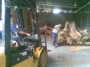 木材搬运中 木雕根雕茶桌茶几茶台实木墩椅墩茶盘